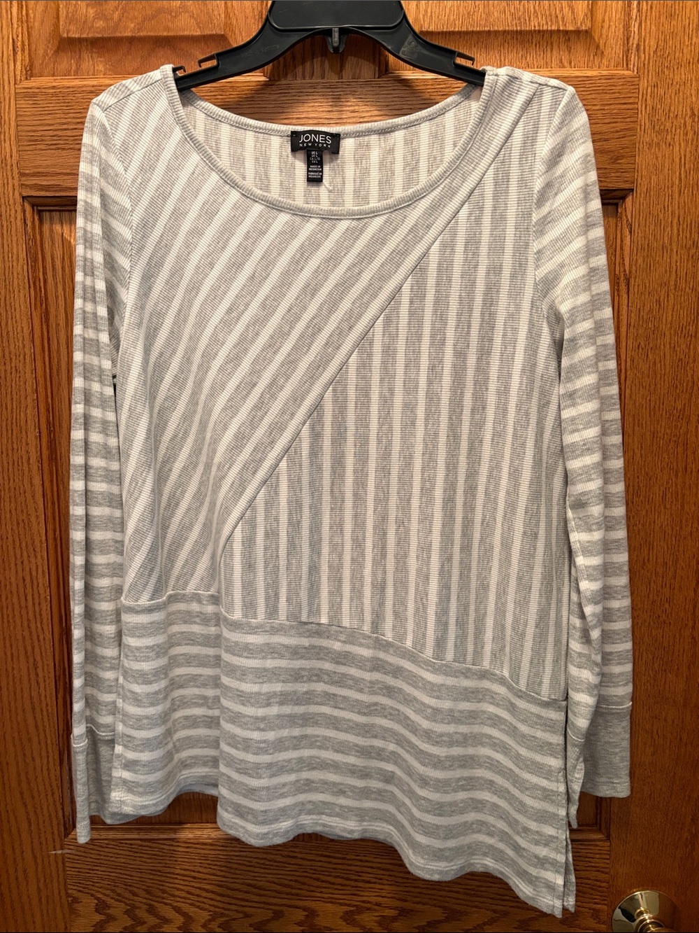Jones New York Gray & White Mixed-Stripe Long Sleeve Top